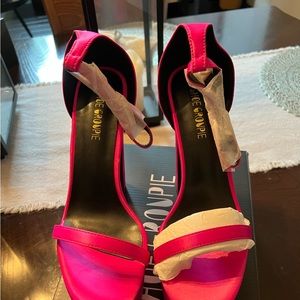 Shoe Groupie platforms.